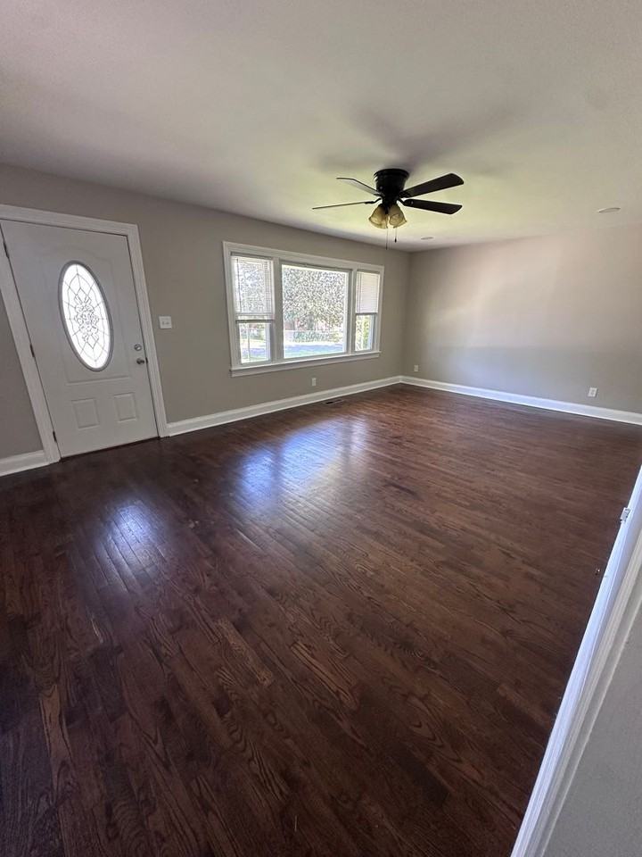 313 Ginnie Ln - Photo 4 of 13