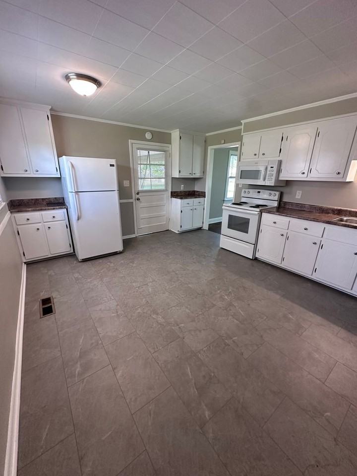 313 Ginnie Ln - Photo 5 of 13