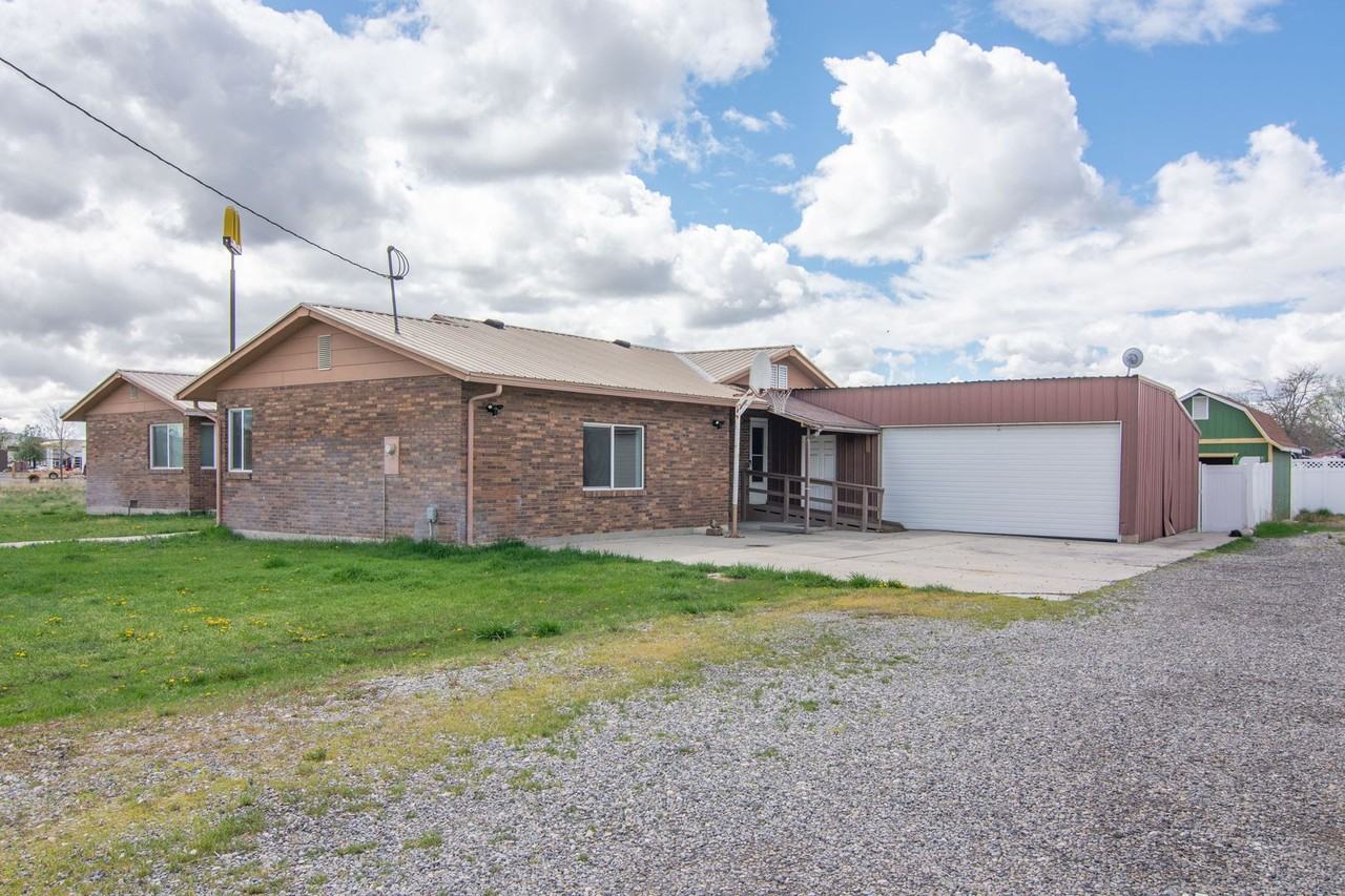 92 N 2300 W - Photo 2 of 42