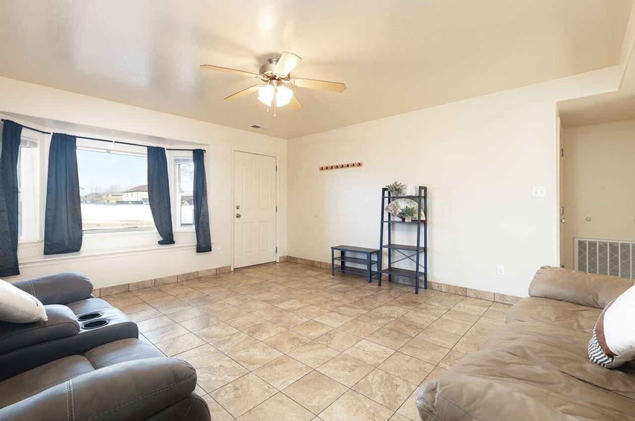 2856 N Clark Pkwy - Photo 6 of 17