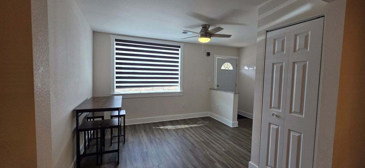 2218 E 16th St - Photo 2 of 14