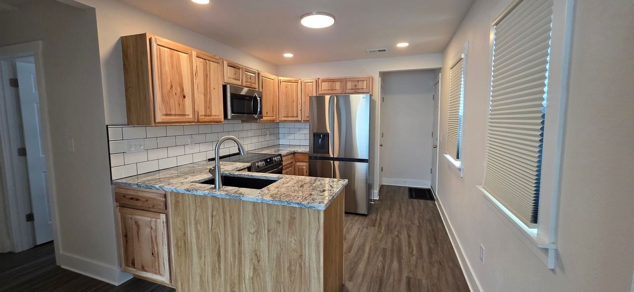 2218 E 16th St - Photo 3 of 14