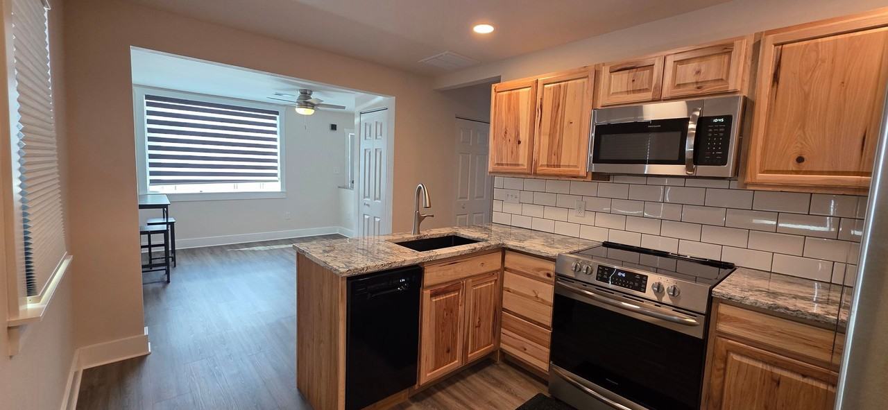 2218 E 16th St - Photo 4 of 14
