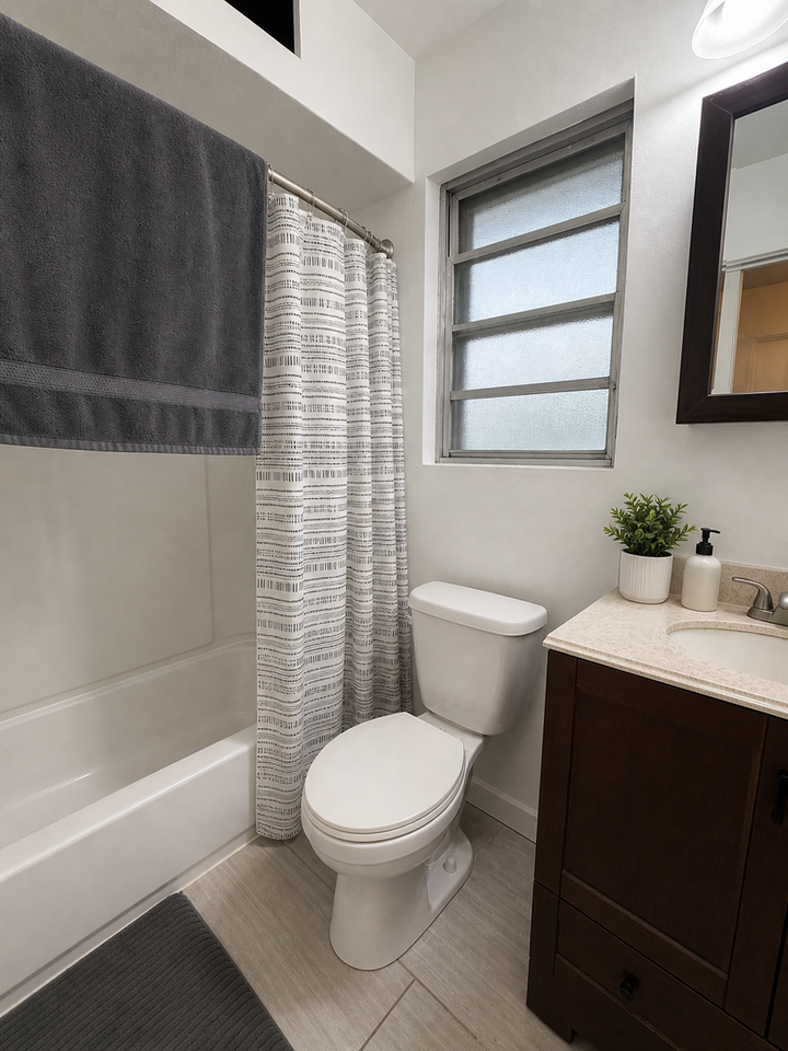 6105 W Washington St - Photo 3 of 10