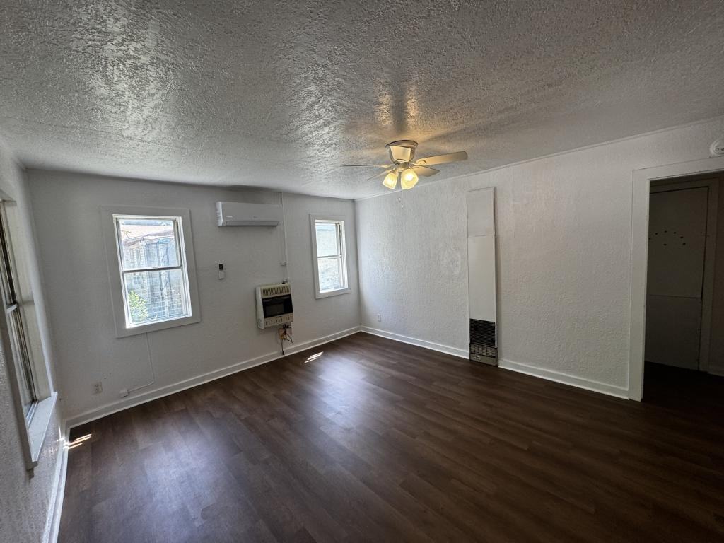 2313 B St Ne - Photo 2 of 16