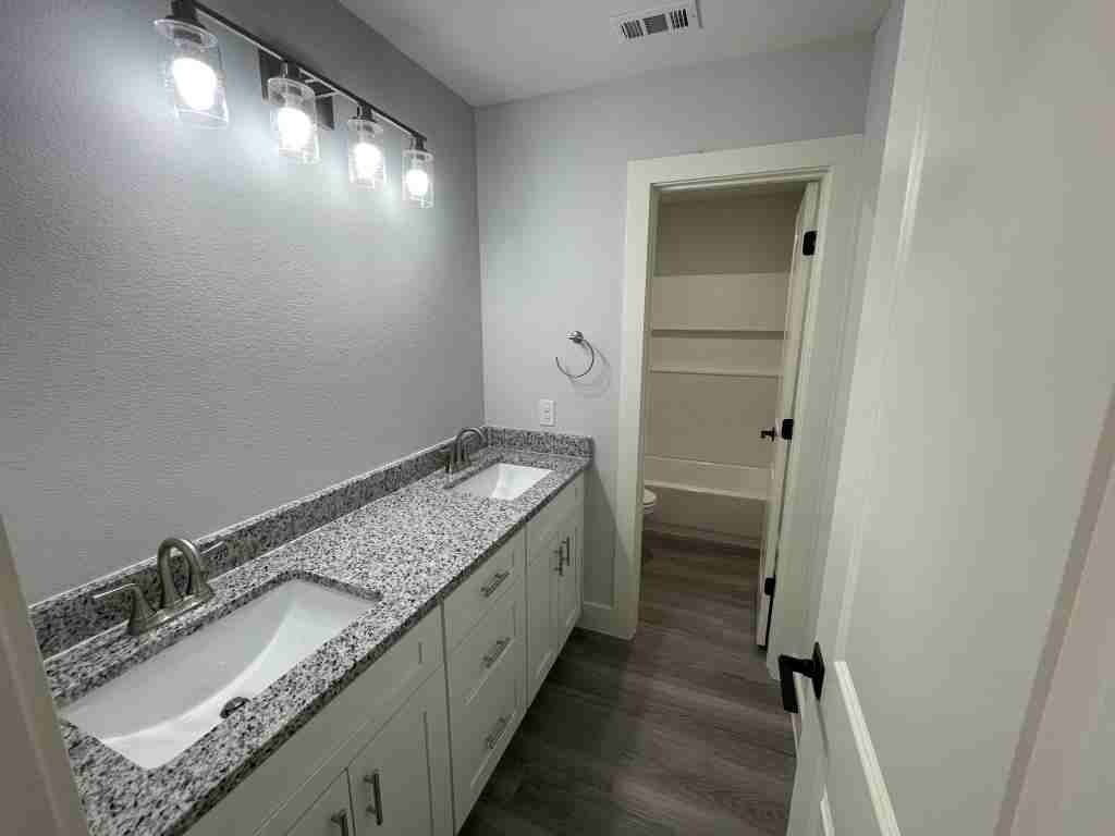 608 E 3rd St - Photo 7 of 15