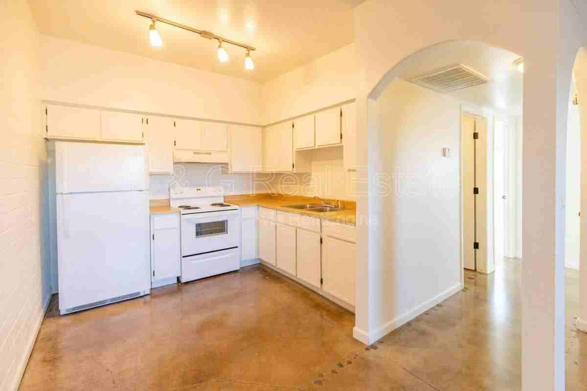 1343 W 3rd St - Photo 6 of 10