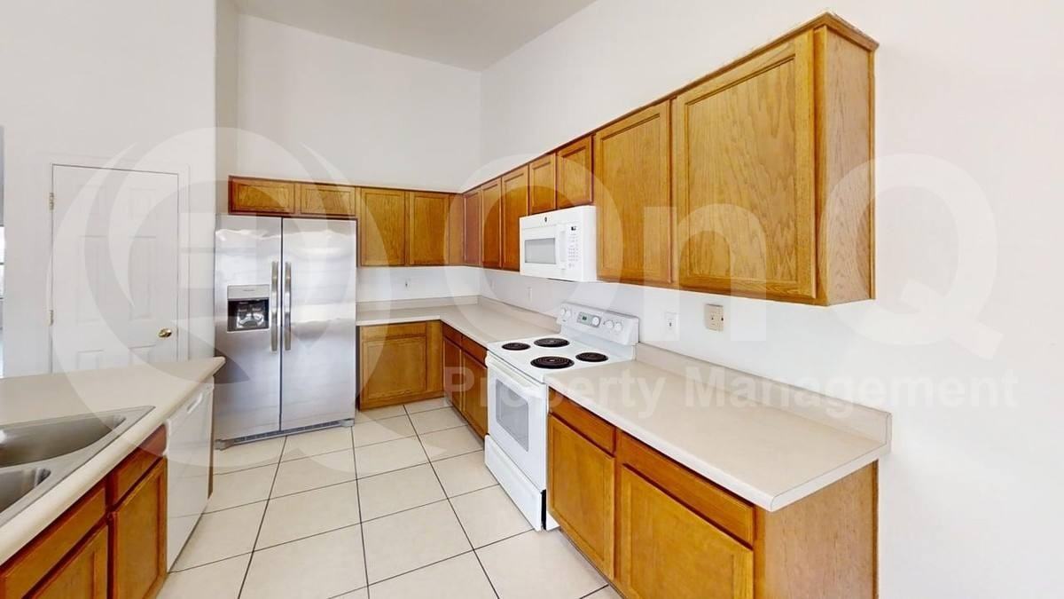 625 E Rancho Viejo Loop - Photo 2 of 10