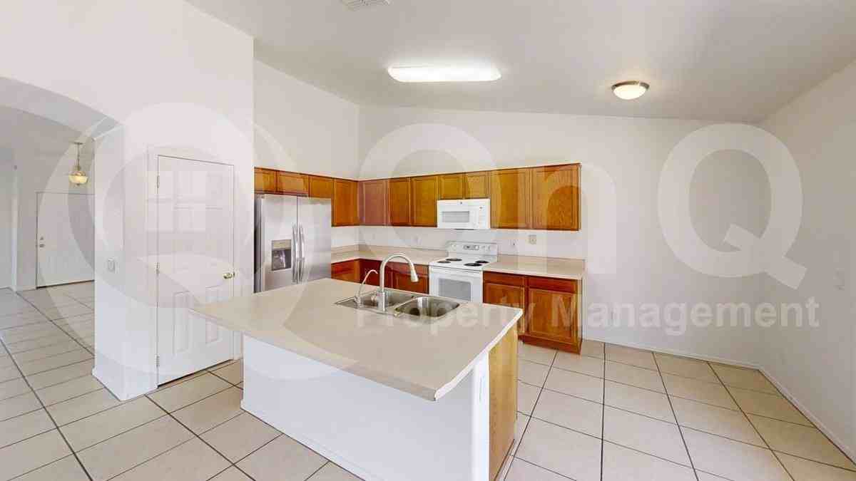 625 E Rancho Viejo Loop - Photo 3 of 10