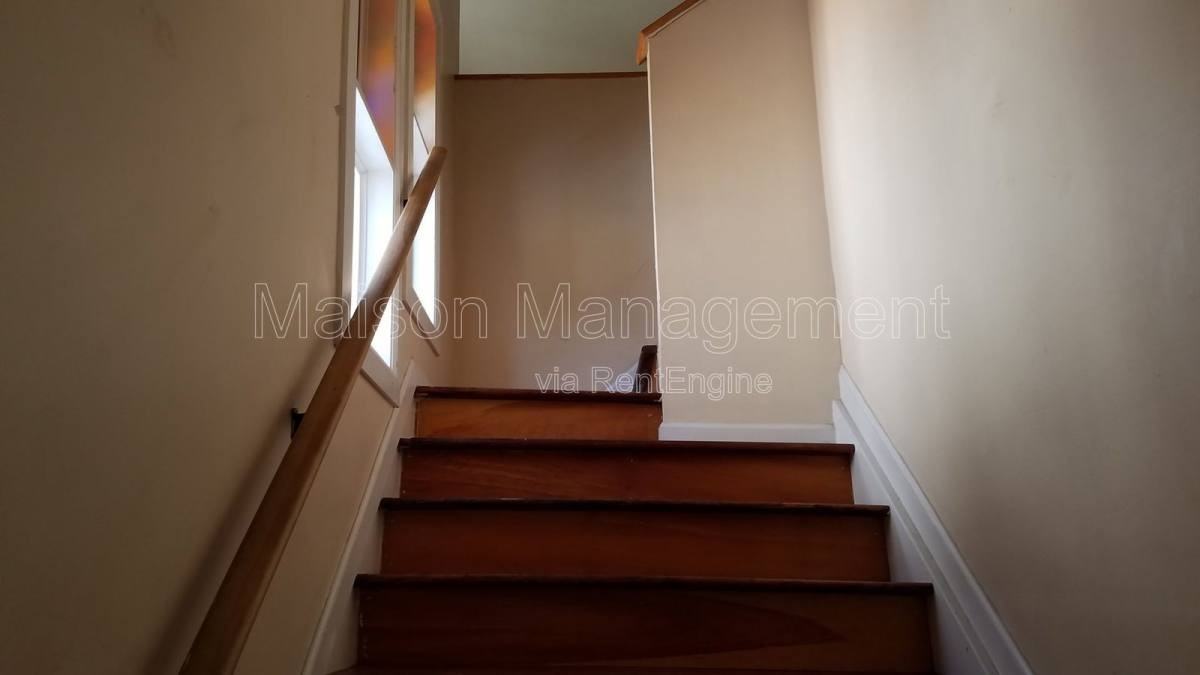 486 S Goodman St - Photo 2 of 10
