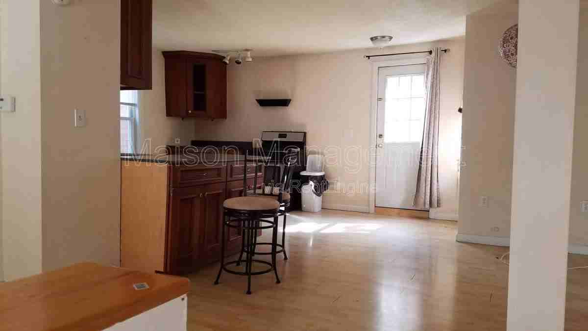 486 S Goodman St - Photo 3 of 10