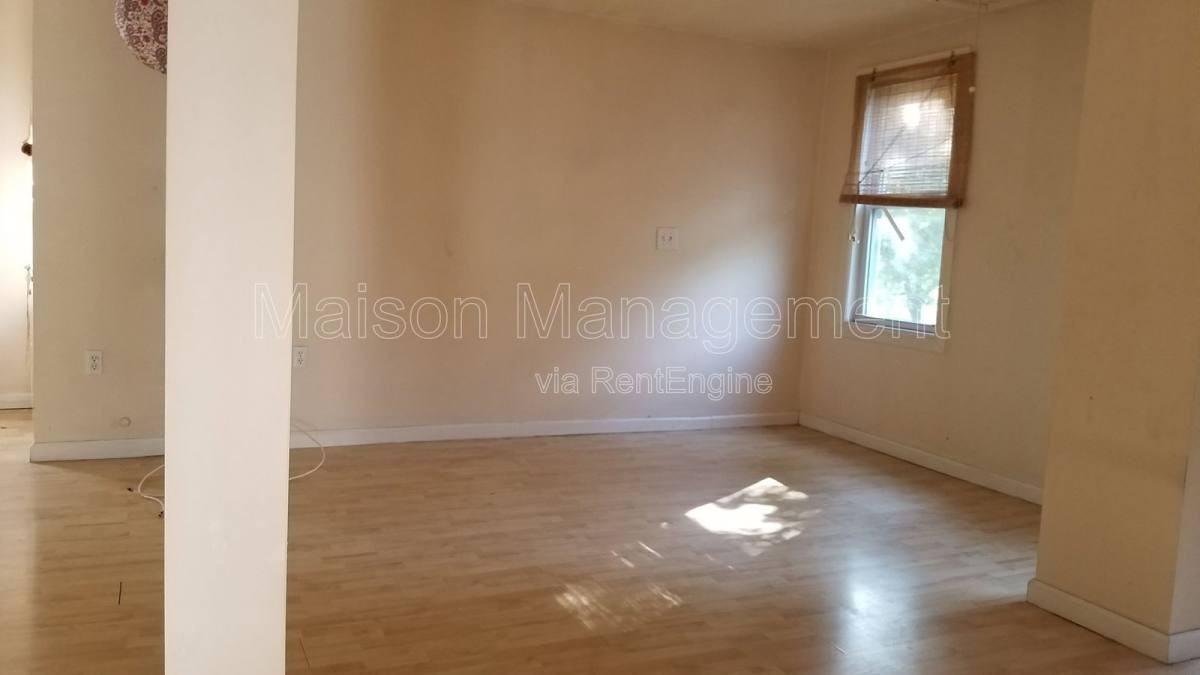 486 S Goodman St - Photo 5 of 10