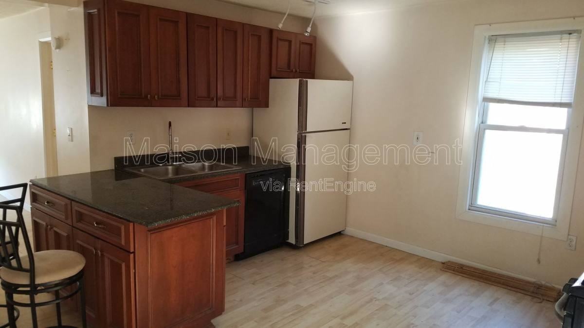 486 S Goodman St - Photo 7 of 10