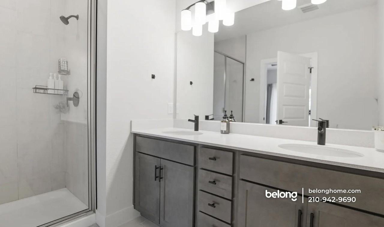 411 Ira Ave - Photo 4 of 16