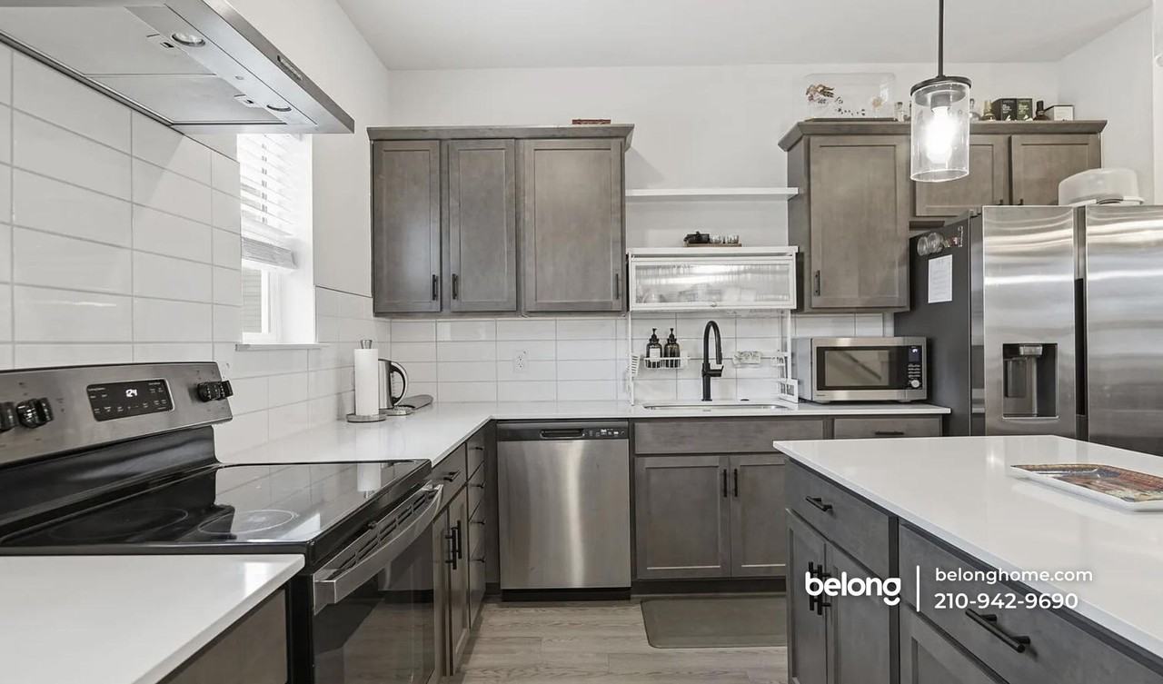 411 Ira Ave - Photo 7 of 16