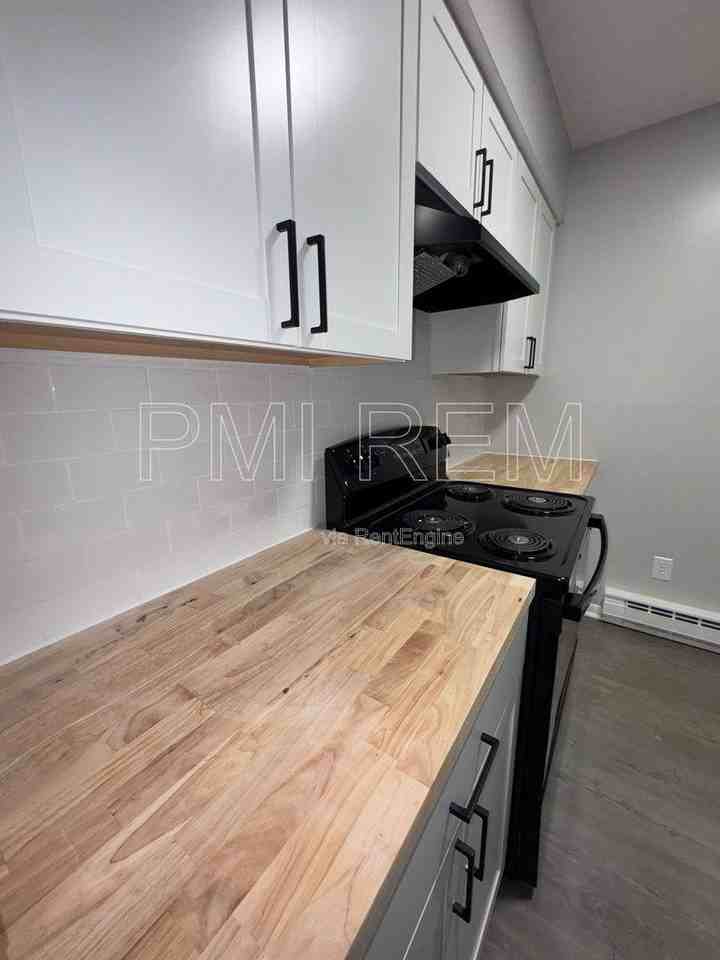 1946 White Pond Dr - Photo 2 of 10