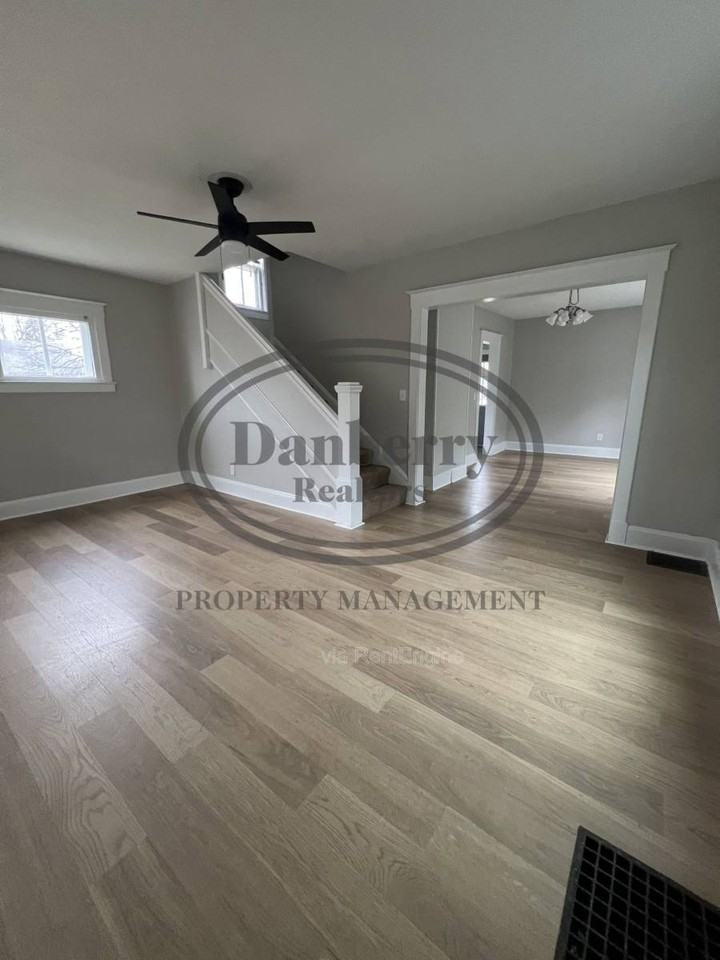 1305 Mott Ave - Photo 2 of 10