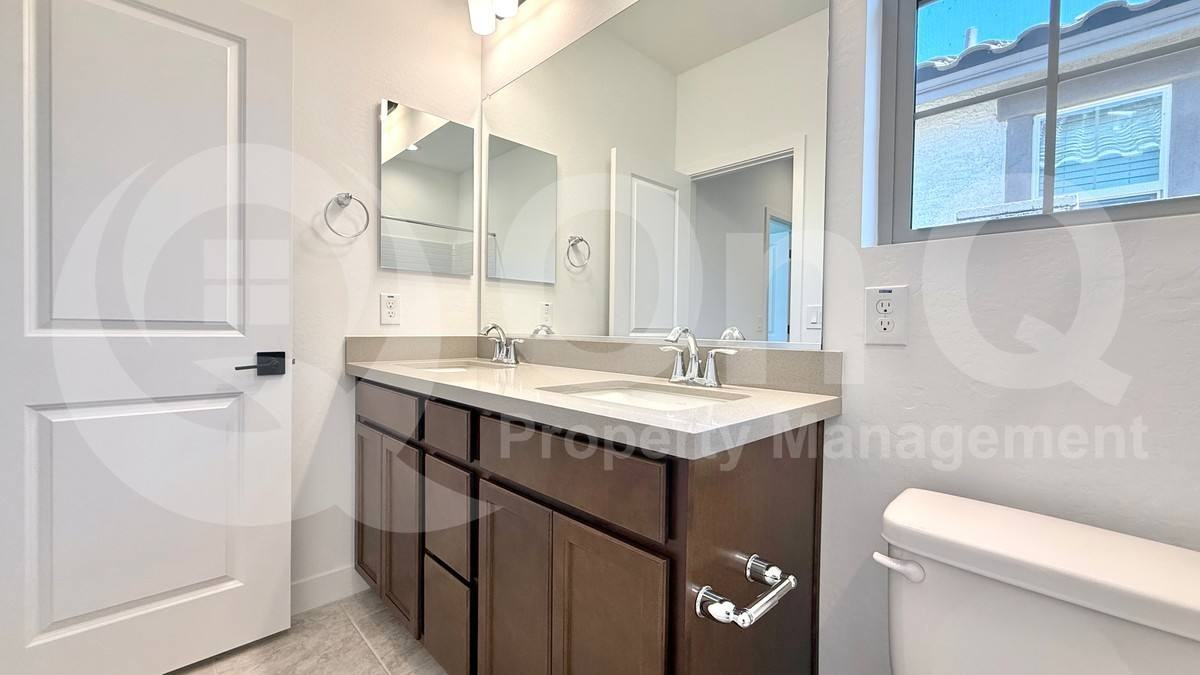 10207 W Crittenden Ln - Photo 2 of 10