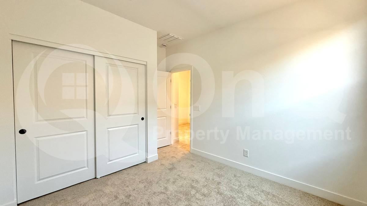 10207 W Crittenden Ln - Photo 4 of 10