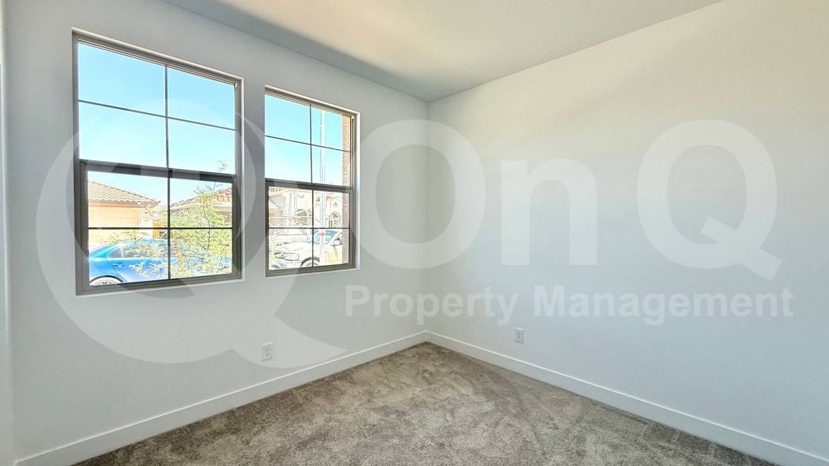 10207 W Crittenden Ln - Photo 5 of 10