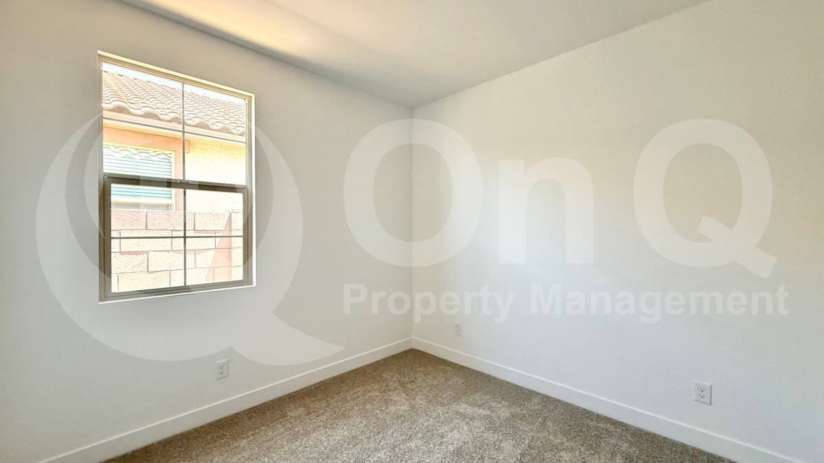 10207 W Crittenden Ln - Photo 6 of 10