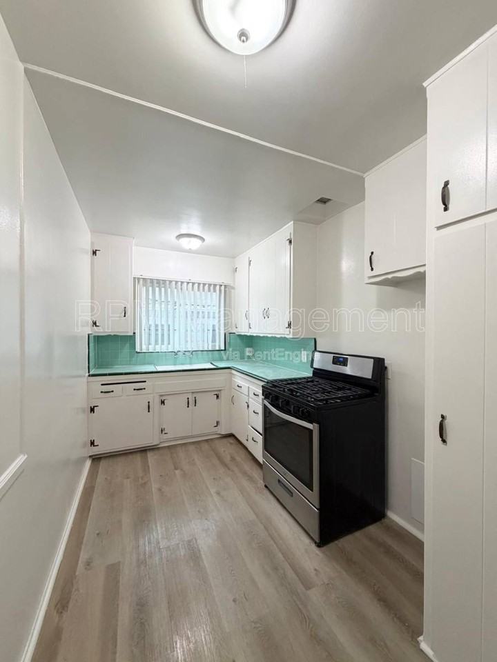 4800 Beverly Blvd #3 - Photo 3 of 7