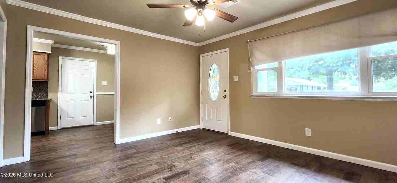 246 Woodland Cir - Photo 3 of 12