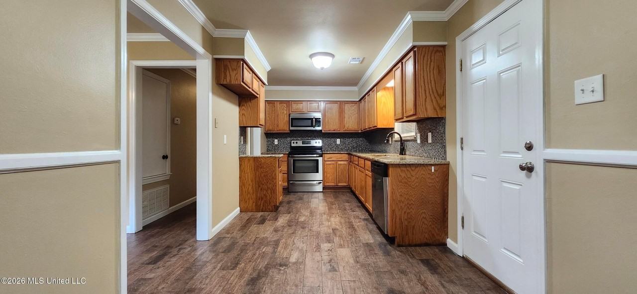 246 Woodland Cir - Photo 4 of 12