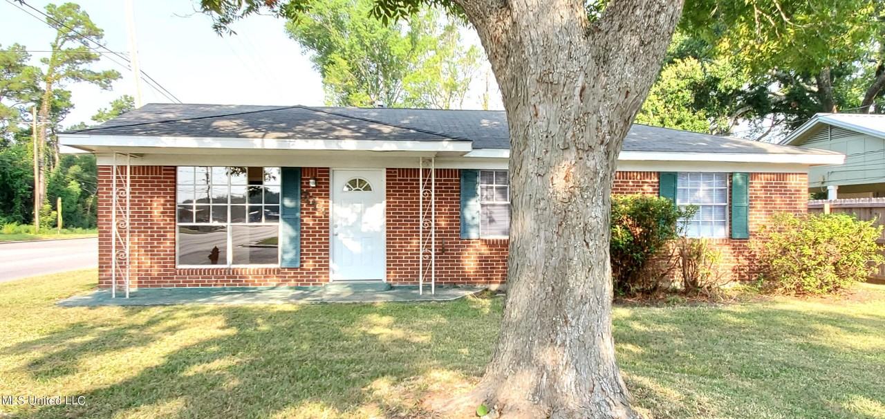 7001 Knollwood Dr - Photo 2 of 19