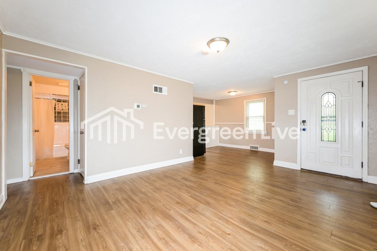 333 Foster Rd - Photo 3 of 15