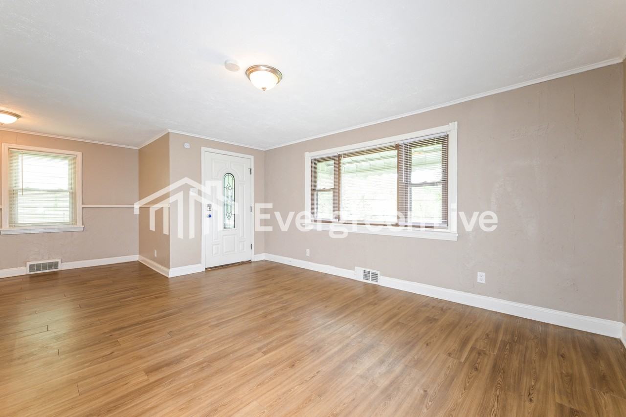 333 Foster Rd - Photo 4 of 15