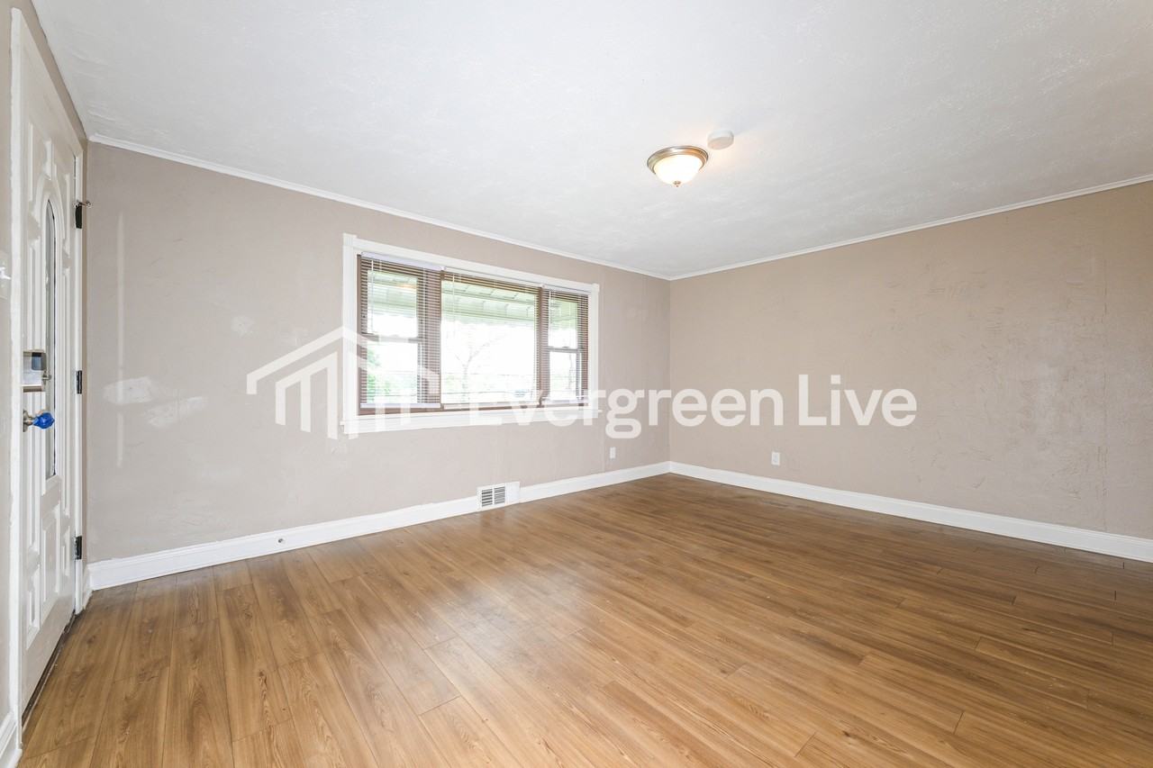 333 Foster Rd - Photo 5 of 15