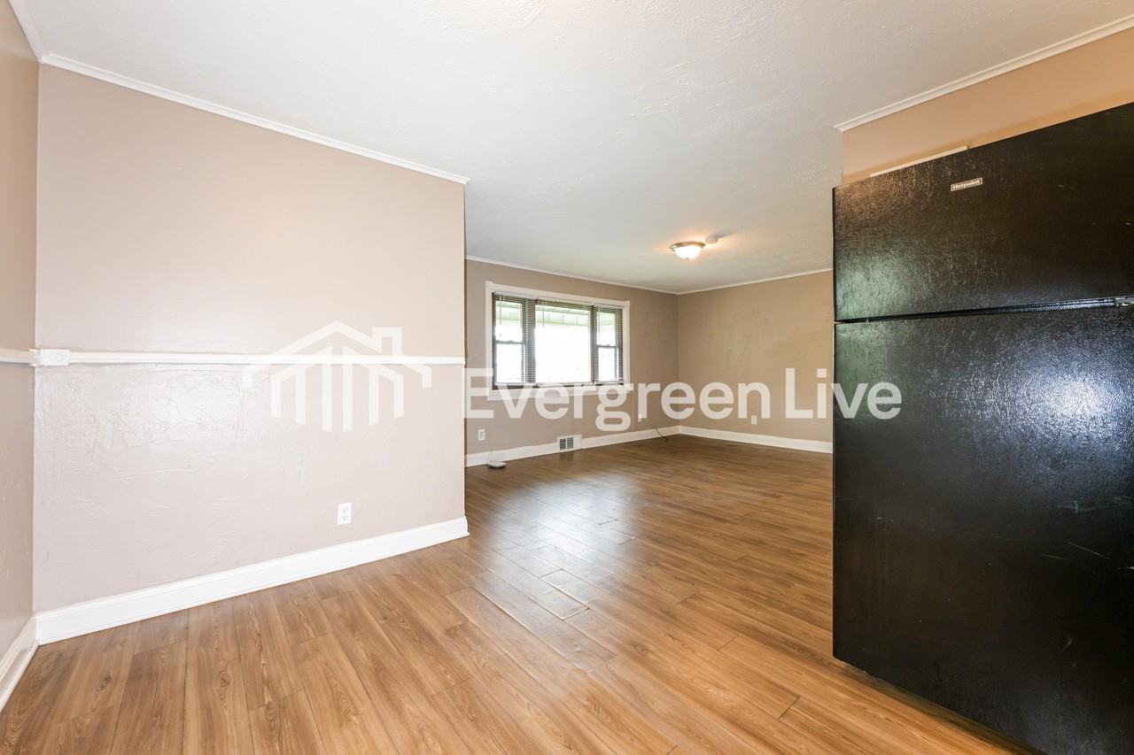333 Foster Rd - Photo 7 of 15