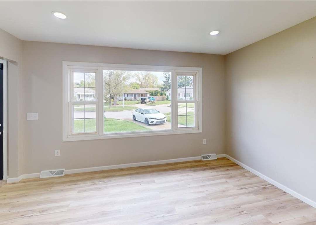 2526 E 39th St - Photo 5 of 7