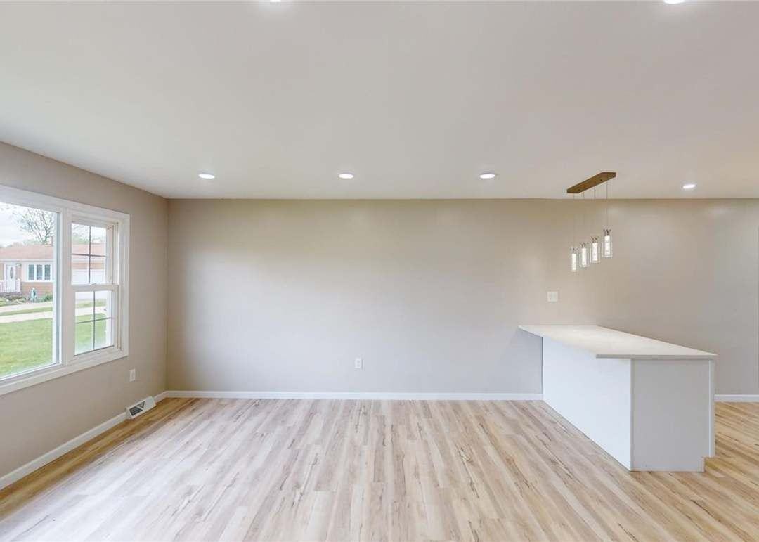 2526 E 39th St - Photo 6 of 7
