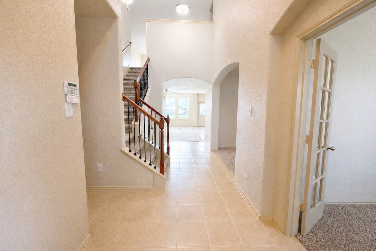 11922 Harristown Dr - Photo 3 of 33