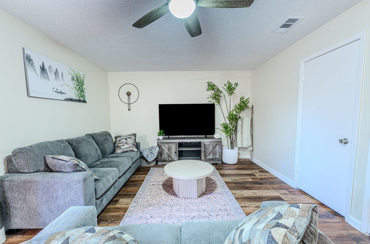 6915 Forest Meadow St - Photo 4 of 18