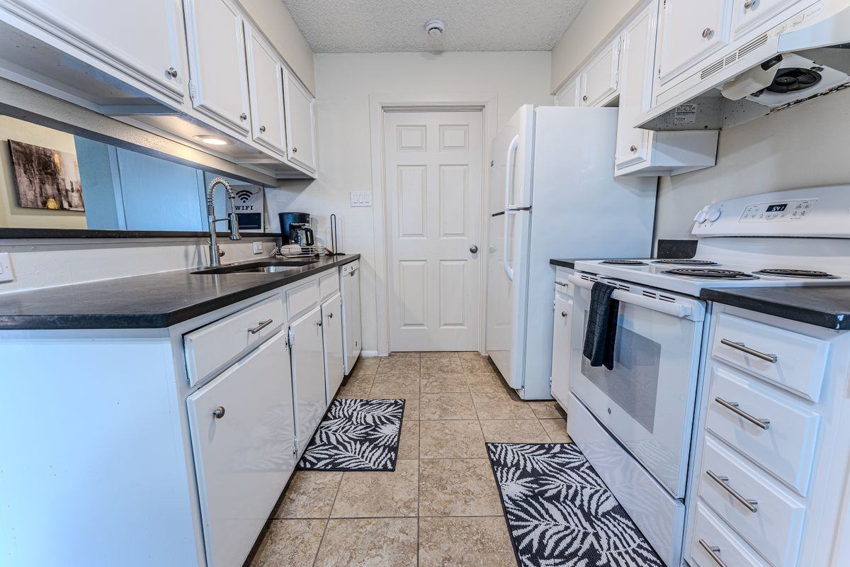 6915 Forest Meadow St - Photo 5 of 18