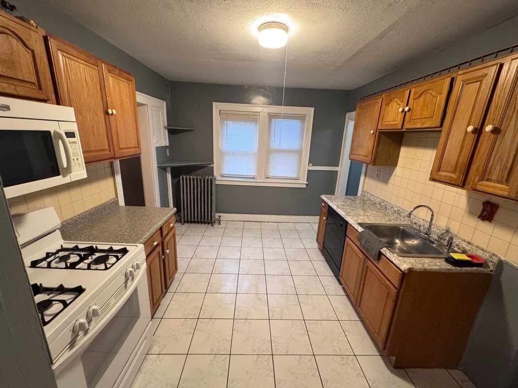 20 Tower Ave - Photo 4 of 18