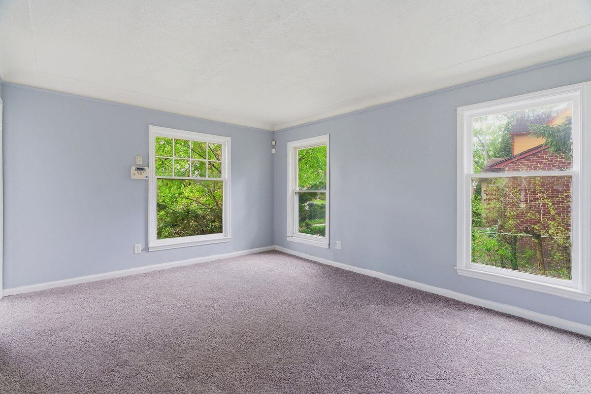 16717 Trinity St - Photo 3 of 12