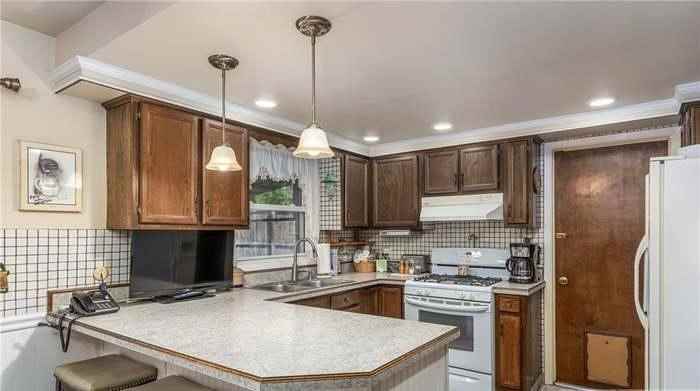 2210 14th St W - Photo 4 of 18
