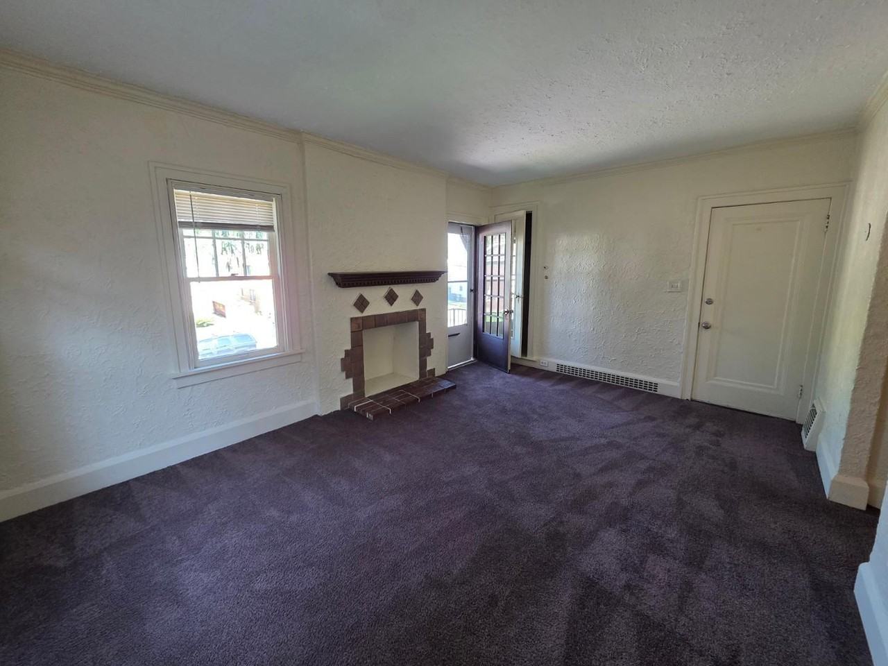 2716 Hoehler Dr - Photo 3 of 16