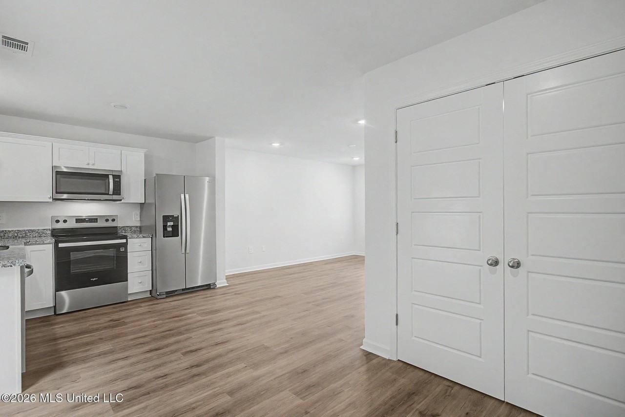 Hunters Glen Ln - Photo 3 of 10