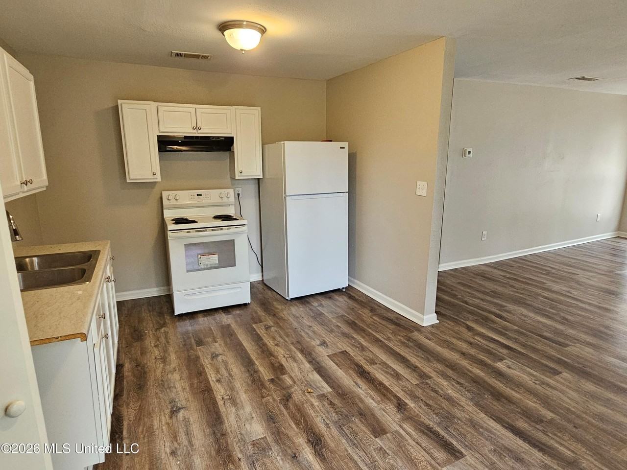 227 Lawrence Rd - Photo 2 of 11