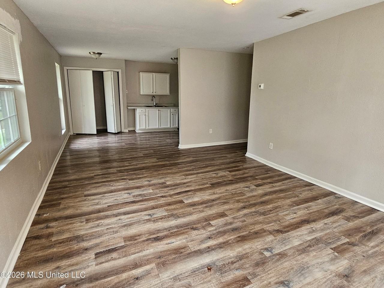 227 Lawrence Rd - Photo 3 of 11