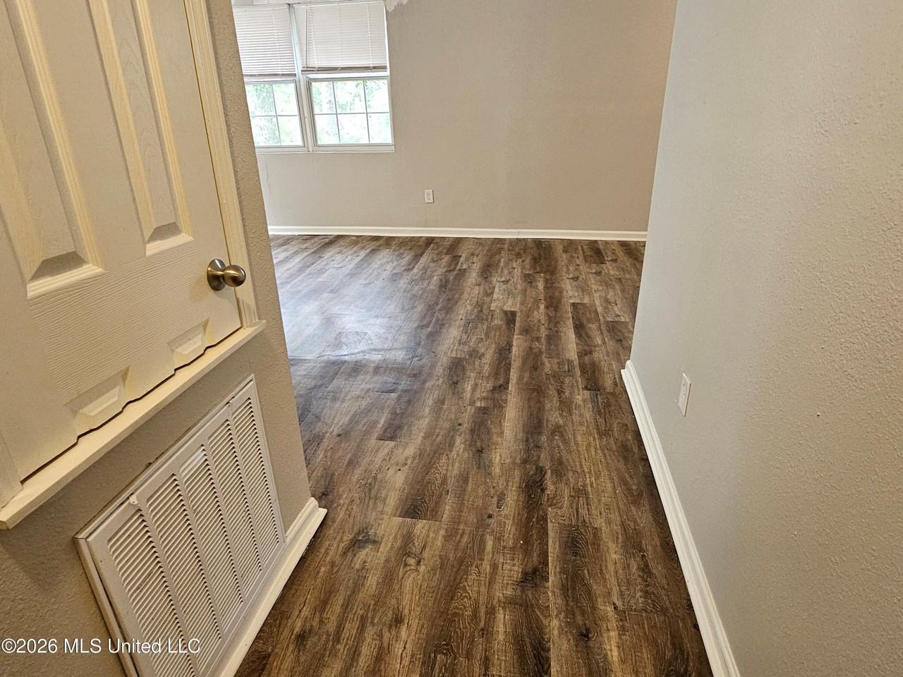 227 Lawrence Rd - Photo 6 of 11