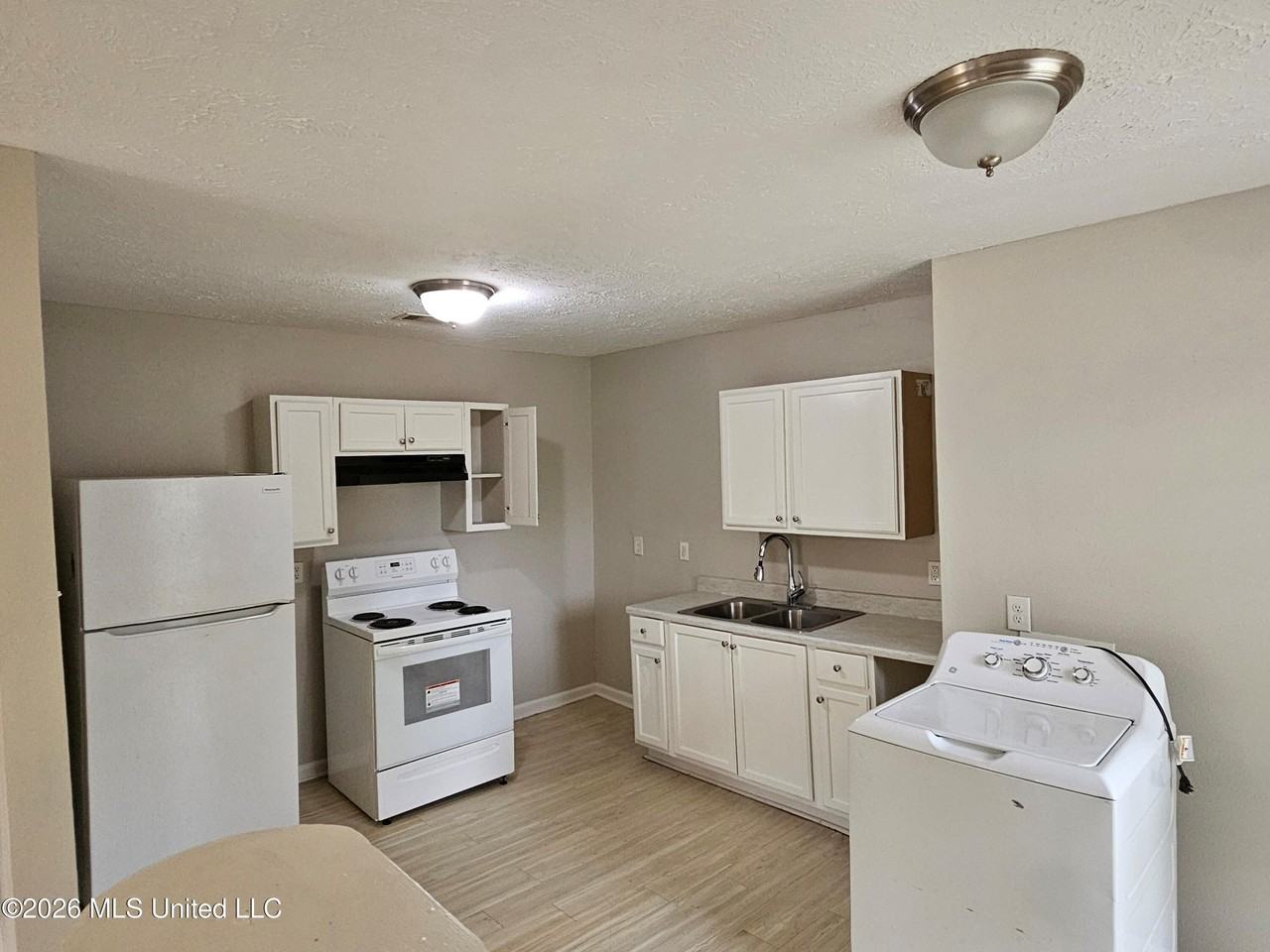 229 Lawrence Rd - Photo 2 of 9