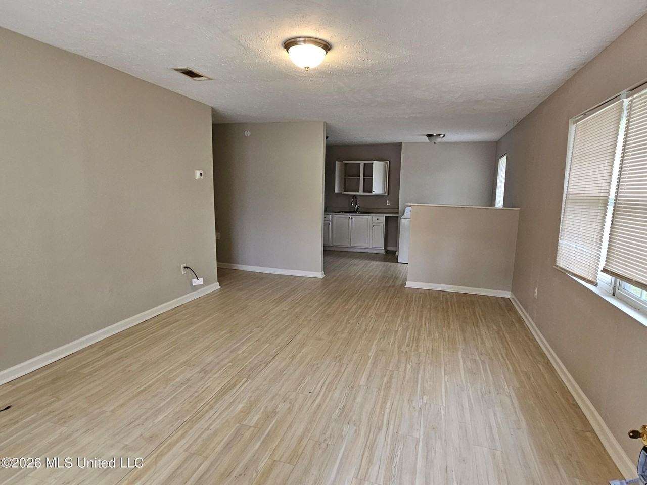 229 Lawrence Rd - Photo 3 of 9