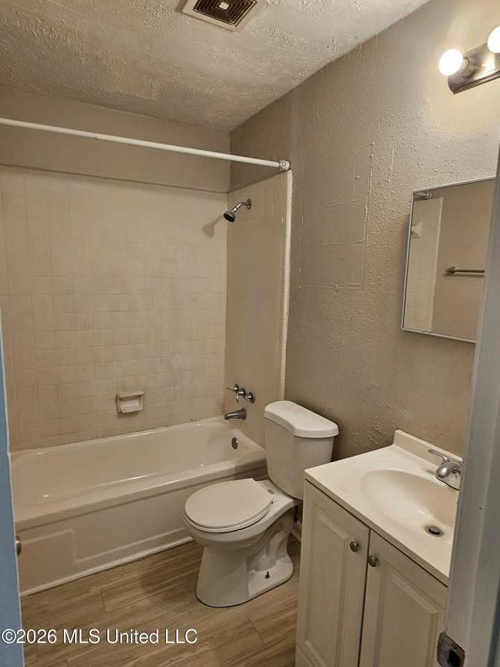 229 Lawrence Rd - Photo 6 of 9