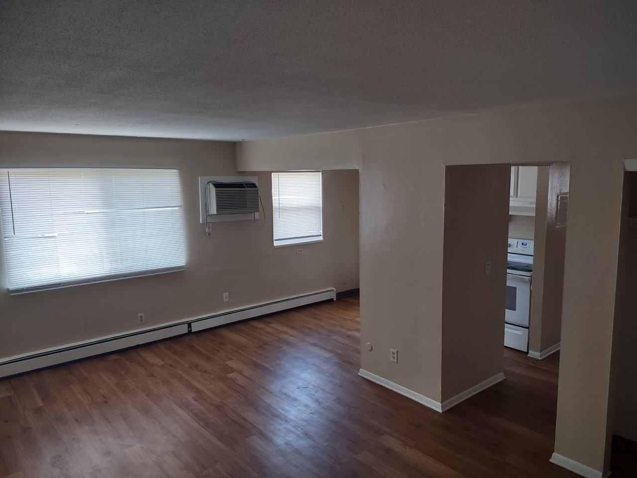 1034 Suburban Ave #301 - Photo 4 of 5